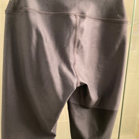 *Rare* ALO Yoga Leggings - Picture 5 of 15
